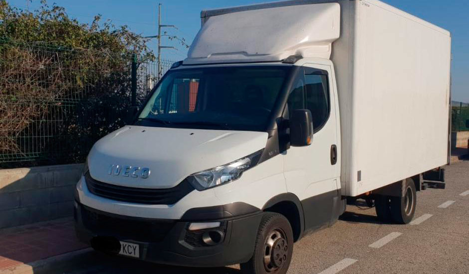 I. IVECO CON PLATAFORMA ELEVADORA